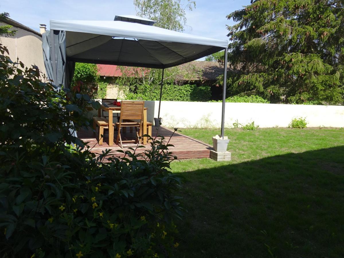 Gite Des Pleiades Villemoirieu Exterior foto
